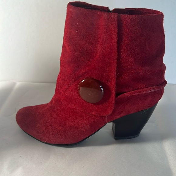 Vaneli Jessica Red Suede Ankle Booties - Picture 3 of 7